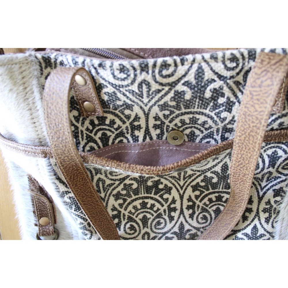 Myra Bag Ace Upcycled Canvas & Cowhide Messenger Bag Preowned - Picture 9 of 13